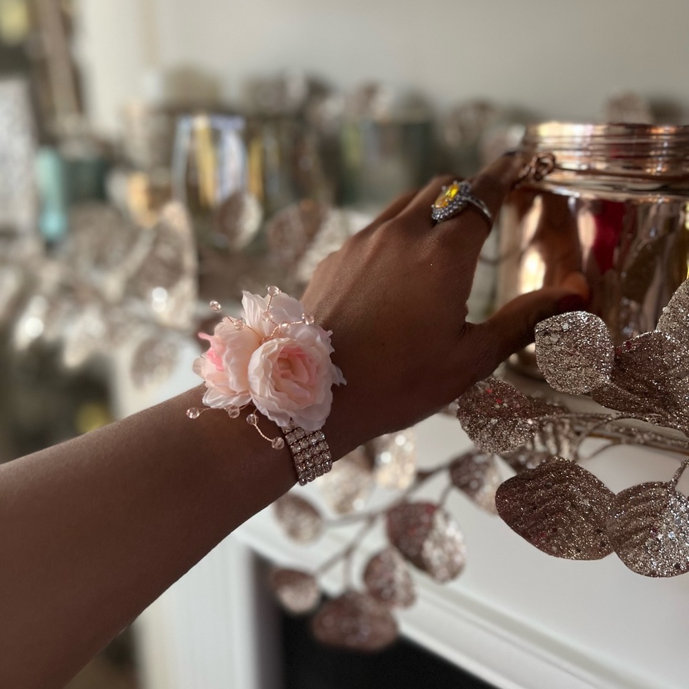 “Regal” Pink Floral Stretch Bracelet - Picture 8 of 8